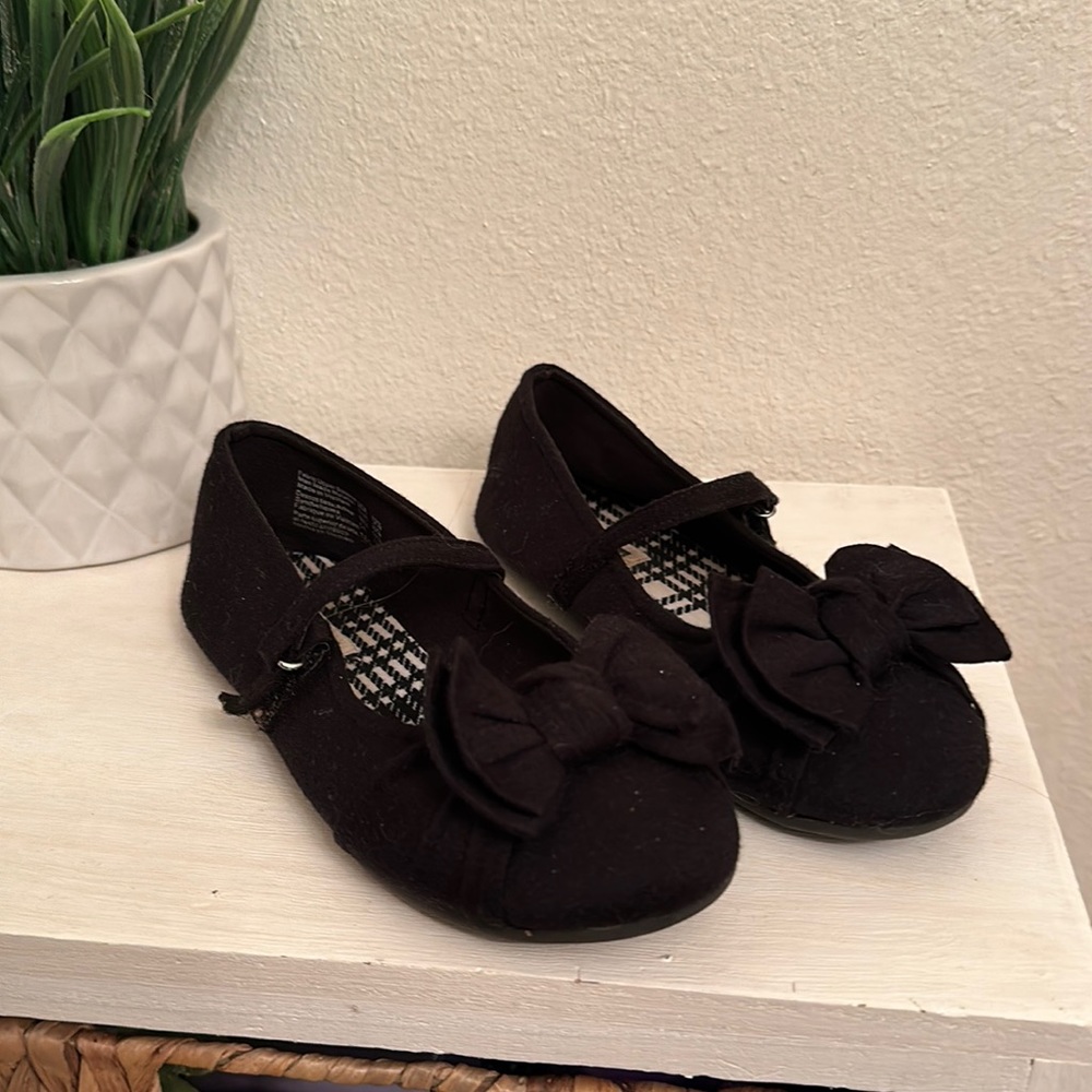 Cloth black ballet flats with Velcro strap